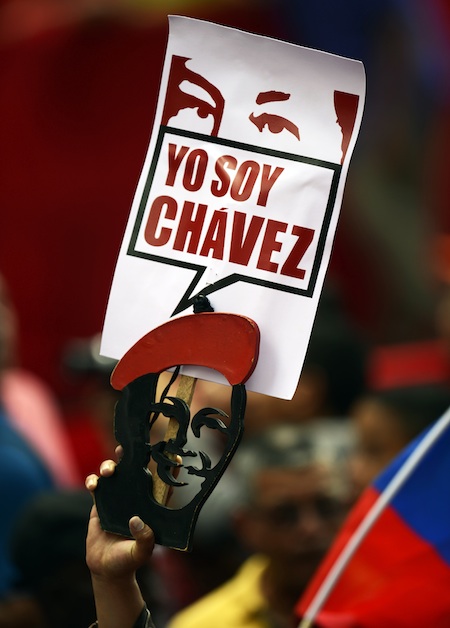 Para los desangelados Chávez ha jugado un papel fundamental, dado que él no dejó jamás de despreciar al saber (al de verdad) sintiéndose en todos los temas y para todos los tópicos poco más que un oráculo
