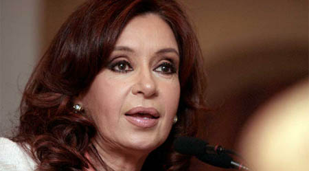 La presidenta de Argentina, Cristina Kirchner, llegó este viernes a Roma, donde tiene previsto el sábado un almuerzo con el papa Francisco