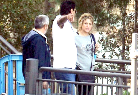 Shakira muestra su barriguita