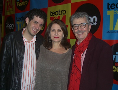 La primera actriz Julie Restifo acompañada de su esposo Javier Vidal y su primogénito Jan