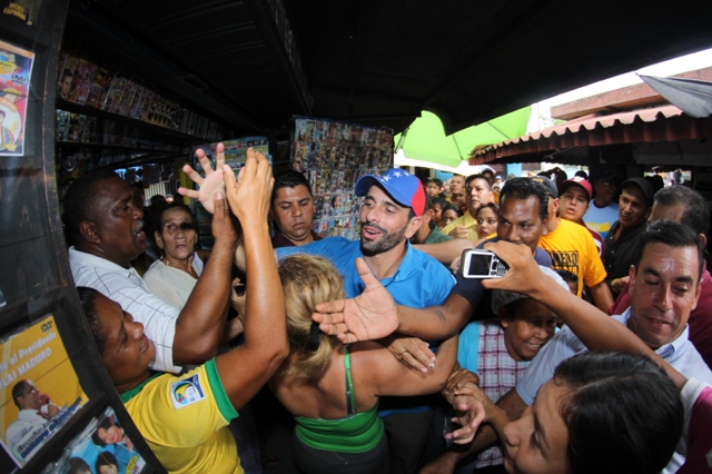 “Este modelo no hay forma que funcione, el país va palo abajo, destruyeron las empresas básicas de Guayana”, dijo Capriles