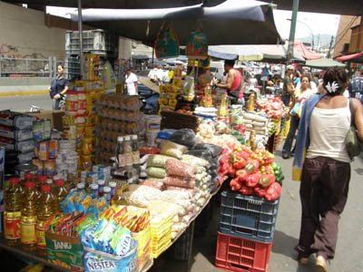 A partir de noviembre los vendedores informales tienen prohibido la venta de alimentos y medicamentos
