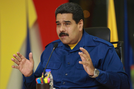 El presidente Nicolás Maduro en julio de 2013, había acusado a Rajoy de "corrupto" y de ser el "padrino político de la oposición" venezolana. España, donde reside la segunda mayor comunidad de venezolanos en el exterior, es un importante inversor y socio comercial en Venezuela, con intereses en el sector petrolero, bancario, telecomunicaciones y defensa.    