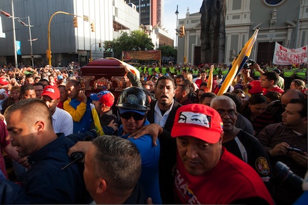  Leyenda Ningún odio tiene sentido, pero odiar furiosamente a alguien que ya no está, es francamente absurdo 