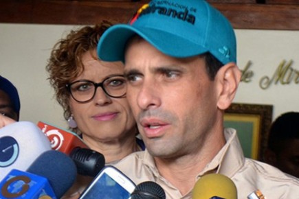 Henrique Capriles Radonski señaló ayer que el país quiere escuchar un plan con soluciones a la escasez, inflación y caos económico. 