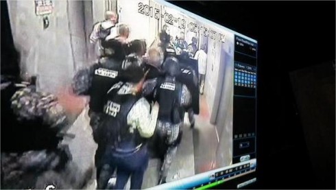 Video de seguridad que capta el momento en que Ledezma es arrestado por comisiones del Sebin