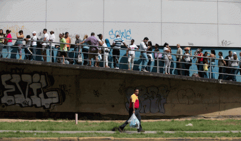 El golpe que está en marcha ha colocado a millones de venezolanos por debajo de la linea de pobreza, que profundiza la miseria que viven nuestros sectores populares y que empobrece aun más a la ya agredida clase media