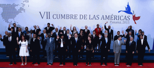 La Cumbre de las Américas en Panamá se le recordará como la cita que sentó por primera vez a los presidentes de Cuba y Estados Unidos desde su anuncio en diciembre encaminado a restablecer sus relaciones, pero al mismo tiempo como el escenario en que numerosas voces se alzaron contra el decreto de Washington que proclama a Venezuela una amenaza para la seguridad estadounidense.