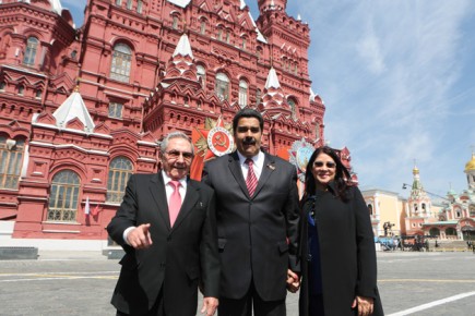 “Mi presencia aquí como Presidente de la República de Venezuela, y la de Raúl Castro como líder de América Latina (...) es una reafirmación de la voluntad de paz”, dijo Maduro desde Rusia