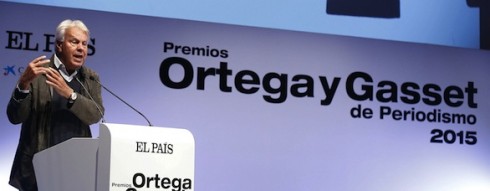 Recientemente, el expresidente español Felipe González recibió en nombre de Teodoro Petkoff el premio Ortega y Gasset de Periodismo 2005, el cual aspira entregar esta semana en Caracas al editor de Tal Cual 