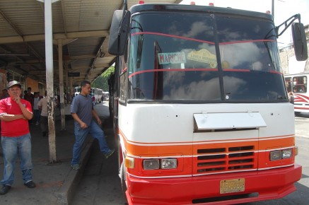 Transportistas aseguran que el actual pasaje no alcanza para costear los gastos de sus unidades