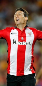 Athletic Bilbao's Aritz Aduriz celebrates after scoring his side’s first goal during a second leg Spanish Super Cup::AP Photo:Manu Fernandez