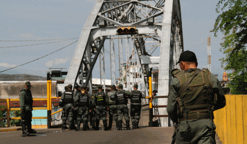 “Condemanos el carácter francamente provocador que este Decreto y el simultáneo anuncio de extensión “indefinida” del cierre de la frontera San Antonio-Cúcuta tienen contra el pueblo tachirense”, dice la MUD