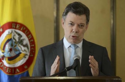 Juan Manuel Santos, espera que Estados Unidos saque a las Fuerzas Armadas Revolucionarias de Colombia, FARC, de la lista de grupos terroristas. 