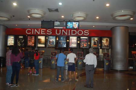  Los cines ahora trabajan entre 1:00 pm y 4:30 pm 