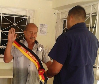 El presidente de Abuelos Miranda, Luis Francisco Cabezas, juramentó a los abuelitos