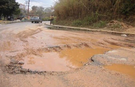 Huecos en el sector representan inconvenientes para conductores 