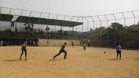 Aspecto de uno de los encuentros de kickingball desarrollados el pasado sábado