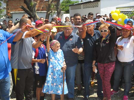 Camila Capote levantó la cinta inaugural junto al alcalde Rodolfo Sanz y Eduardo Álvarez, entre otras personalidades 