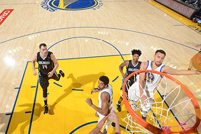 OAKLAND, CA - MARCH 7: Stephen Curry #30 of the Golden State Warriors shoots a layup against the Orlando Magic on March 7, 2016 at Oracle Arena in Oakland, California. NOTE TO USER: User expressly acknowledges and agrees that, by downloading and or using this photograph, user is consenting to the terms and conditions of Getty Images License Agreement. Mandatory Copyright Notice: Copyright 2016 NBAE   Noah Graham/NBAE via Getty Images/AFP