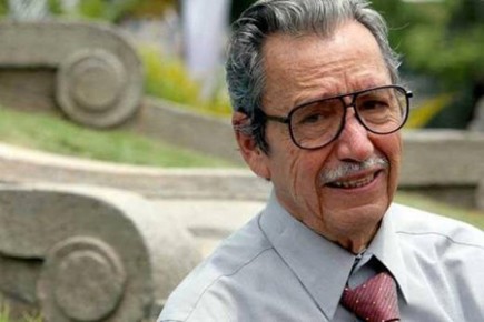 Palomares ganó el Premio Nacional de Literatura en 1974