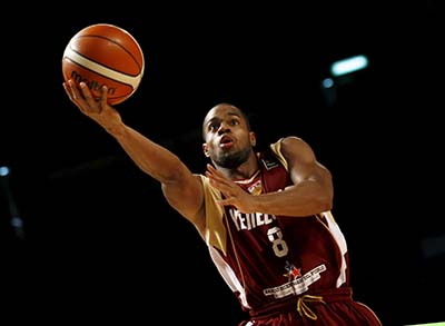 Venezuela's David Cubillan (8) goes for the basket against Panama during their 2015 FIBA Americas Championship basketball game, at the Sports Palace in Mexico City, September 9, 2015. REUTERS/Henry Romero