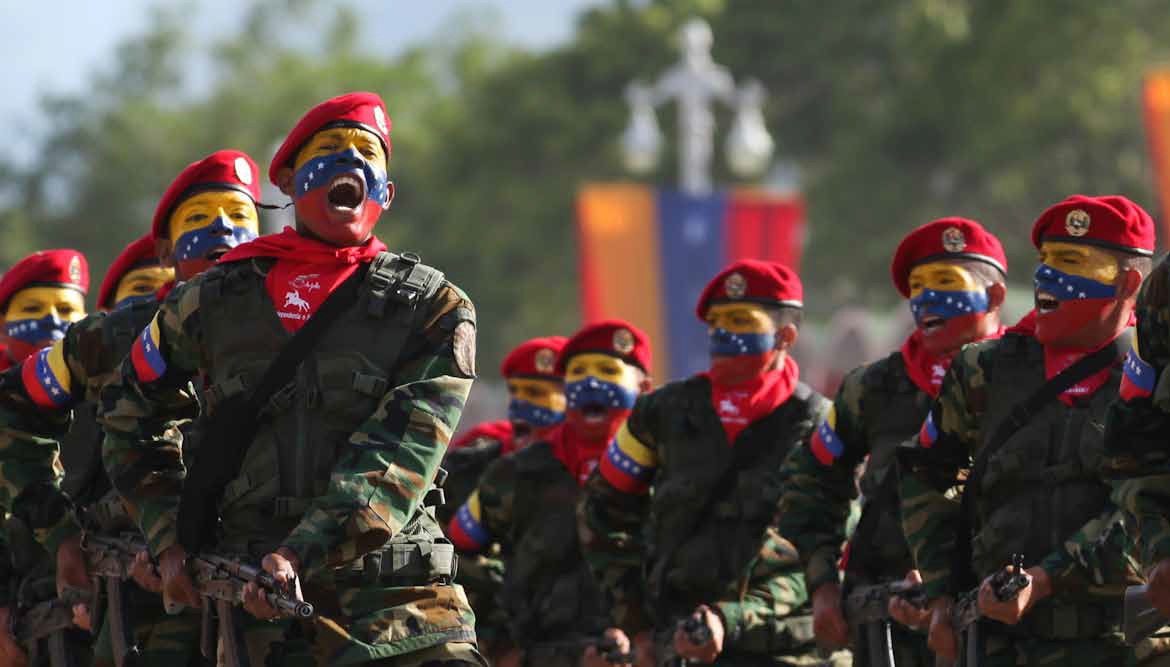 “Lo sustantivo no está en destacar la sectaria condición militar de quienes han gobernado, sino en relievar en función de qué proyecto de país han  ejercido el poder político los militares tanto en los siglos pasados como en el presente...”