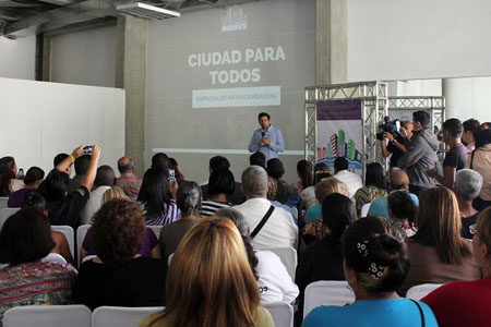 El alcalde hizo la presentación ante los medios de comunicación