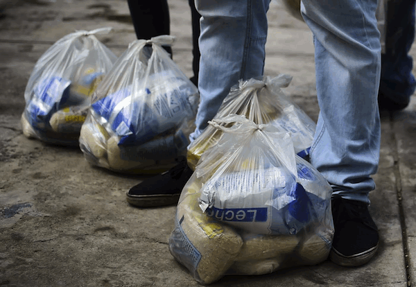 “El pueblo sabe que la vocación ladrona del régimen es tanta, que hasta en la distribución y venta de las bolsas de comida por parte de los ClapS, ha sido denunciada la existencia de irregularidades, favoritismos, exclusión y corruptelas...”