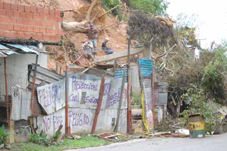 Poco han podido hacer los vecinos para ayudar a los afectados