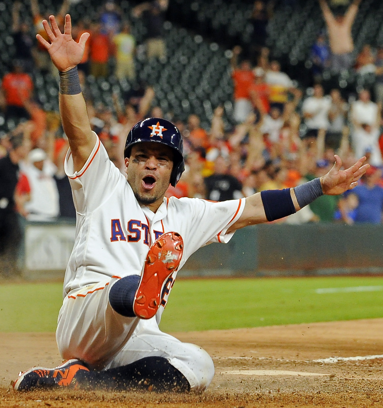 Altuve juega fútbol como ejercicio aeróbico y para aumentar su velocidad AP / Eric Christian Smith