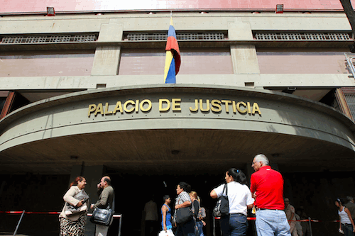 “Seguir apoyando al poder, al chavismo o al madurismo, hoy por hoy, ya no es un acto de fe, de ingenuidad o de pretenciosa consecuencia ideológica...”