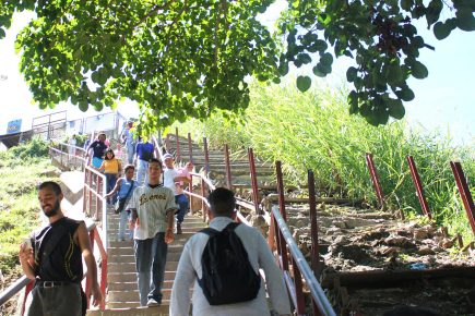 las escaleras mecánicas que van a estar bajo techo, diez pisos en total que más de 60 mil personas utilizarán sin pasar por la calamidad de caminar con lluvia, sol, cargados con bolsas de comida.