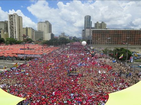 Según declaraciones de la MUD, más de un millón de venezolanos manifestaron este jueves en Caracas para exigir un referendo revocatorio contra Nicolás Maduro. Mientras que simpatizantes al oficialismo se concentraron en la avenida Bolívar, donde demostraron su apoyo al máximo mandatario nacional e hicieron acto de presencia diversas autoridades nacionales, incluyendo al propio Presidente.