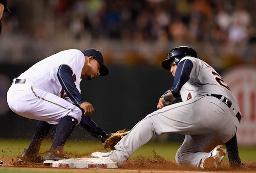 Cabrera corre las bases en forma agresiva AFP / Hannah Foslien