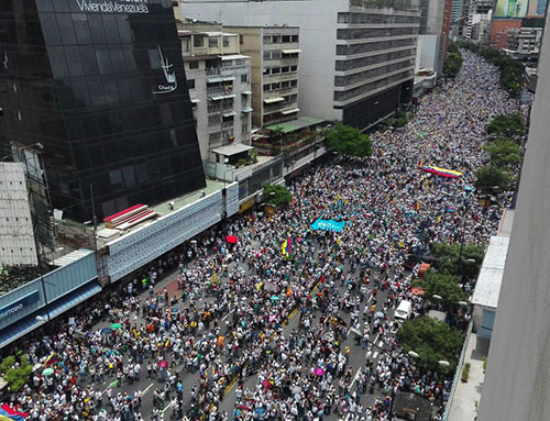  FOTO Opposition activists march in Caracas, on September 1, 2016. Venezuela's//STR / AFP “Es una estupidez colosal, por ejemplo, decir que a la manifestación del 1S solo concurrieron unas 30.000 personas...” AFP / Fotos