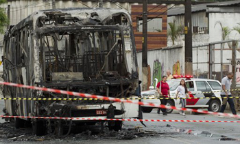 Un autobús fue incendiado la mañana del lunes en la ciudad brasileña