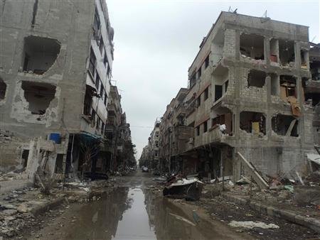 Doce personas murieron el lunes en Daraya, en su mayoría por los bombardeos aéreos, dijeron activistas. Miles de residentes han huido a los suburbios cercanos dejando atraás ciudades destruidas.