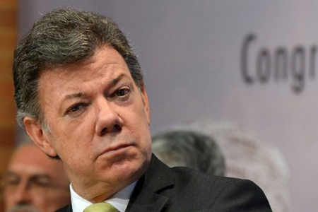 "Colombia reitera su compromiso de recurrir siempre a procedimientos pacíficos", advirtió tras anunciar la decisión el presidente Juan Manuel Santos.
