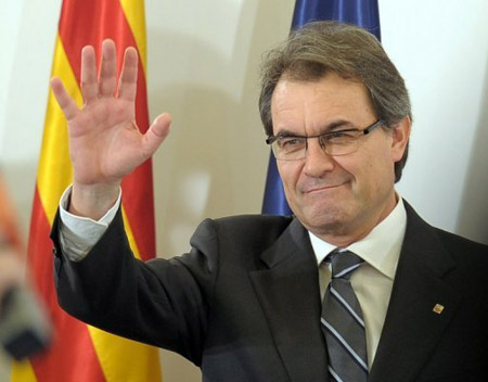 Artur Mas, actual presidente de Catalunya y líder de iU brinda un discurso el 25 de noviembre de 2012 en Barcelona tras la disputa de elecciones regionales.