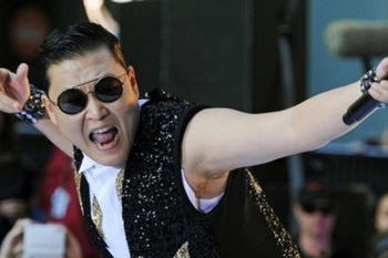 Psy fue elegido no sólo por su carrera de artista, sino también por haber hecho célebre el barrio de Gangnam