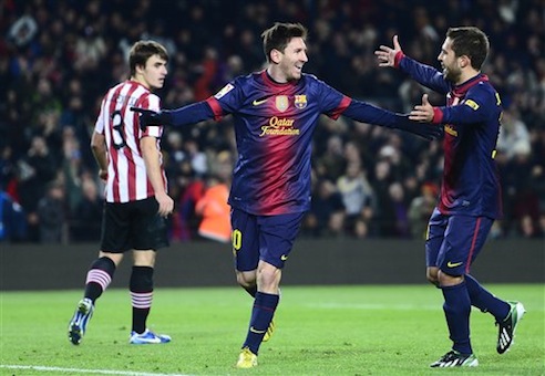 Lionel Messi festeja uno de sus goles contra el Athletic de Bilbao, el sábado 1 de diciembre de 2012, en un partido de la liga española. El miércoles 5, Messi buscará el récord de Gerd Mueller, en su duelo de la Liga de Campeones de Europa, contra el Benfica de Portugal (AP Foto/Manu Fernandez)