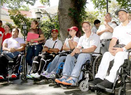 Distintos rostros del poder popular de ciudadanos con diversidad funcional se hicieron presentes en la Plaza Bolívar de Caracas para conmemorar el Día Internacional de las Personas con Discapacidad.