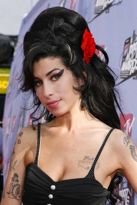 Amy Winehouse fue encontrada muerta tras una larga batalla contra el alcohol y las drogas