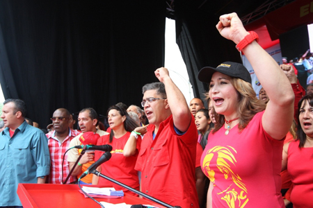 “El domingo va  a ganar el hijo de la maestra Elba,de los estudiantes que nos encontramos con Chávez  y hoy estamos haciendo posible la Revolución Bolivariana”.