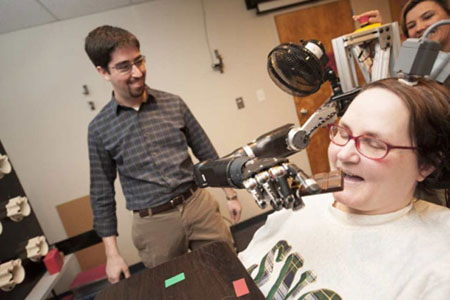 La innovadora técnica hace que el uso del brazo robótico sea más intuitivo para los pacientes
