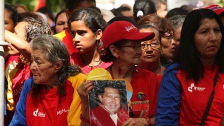 Caraqueños oraron frente a Miraflores.