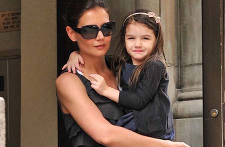 La actriz Katie Holmes no ha querido escatimar en regalos para Suri, su única hija