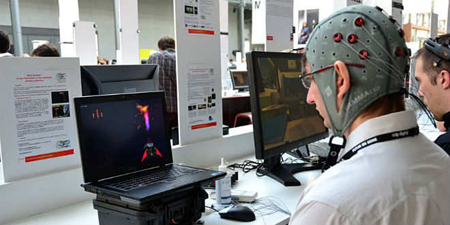 El prototipo de juego "Brain Arena" , el primero de sus características en modo multi-jugador, permite a los amantes de los videojuegos marcar goles imaginando el movimiento de su mano