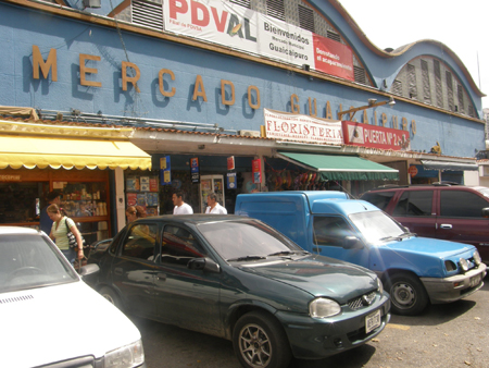 Los alrededores del Mercado de Guaicaipuro están tomados por el hampa, mientras la Policía Nacional Bolivariana no existe en la zona.